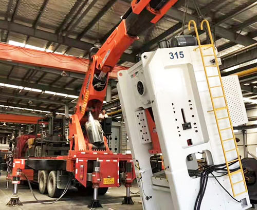 靖安县附近随车吊出租，轻松解决运输难题