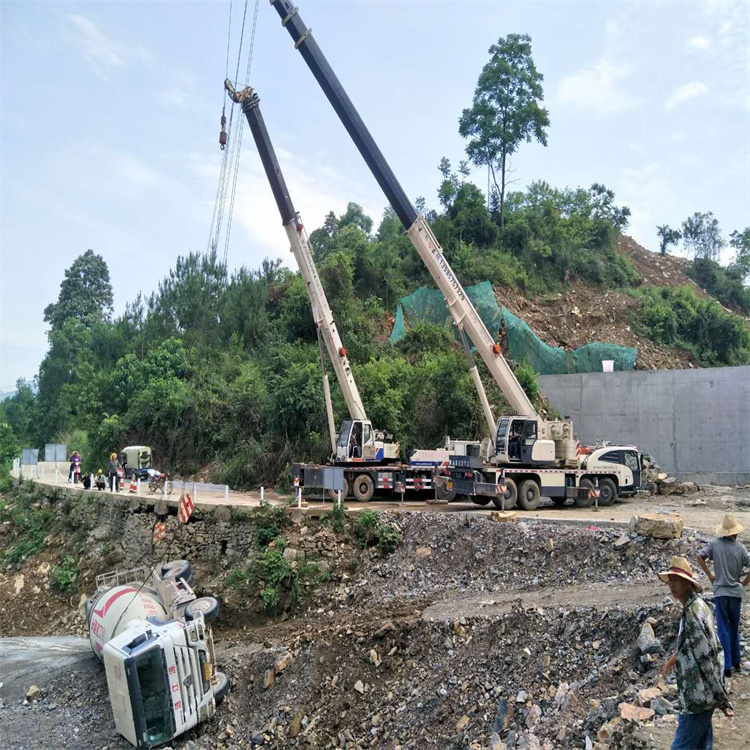 靖安县汽车掉沟里叫吊车救援要多少钱